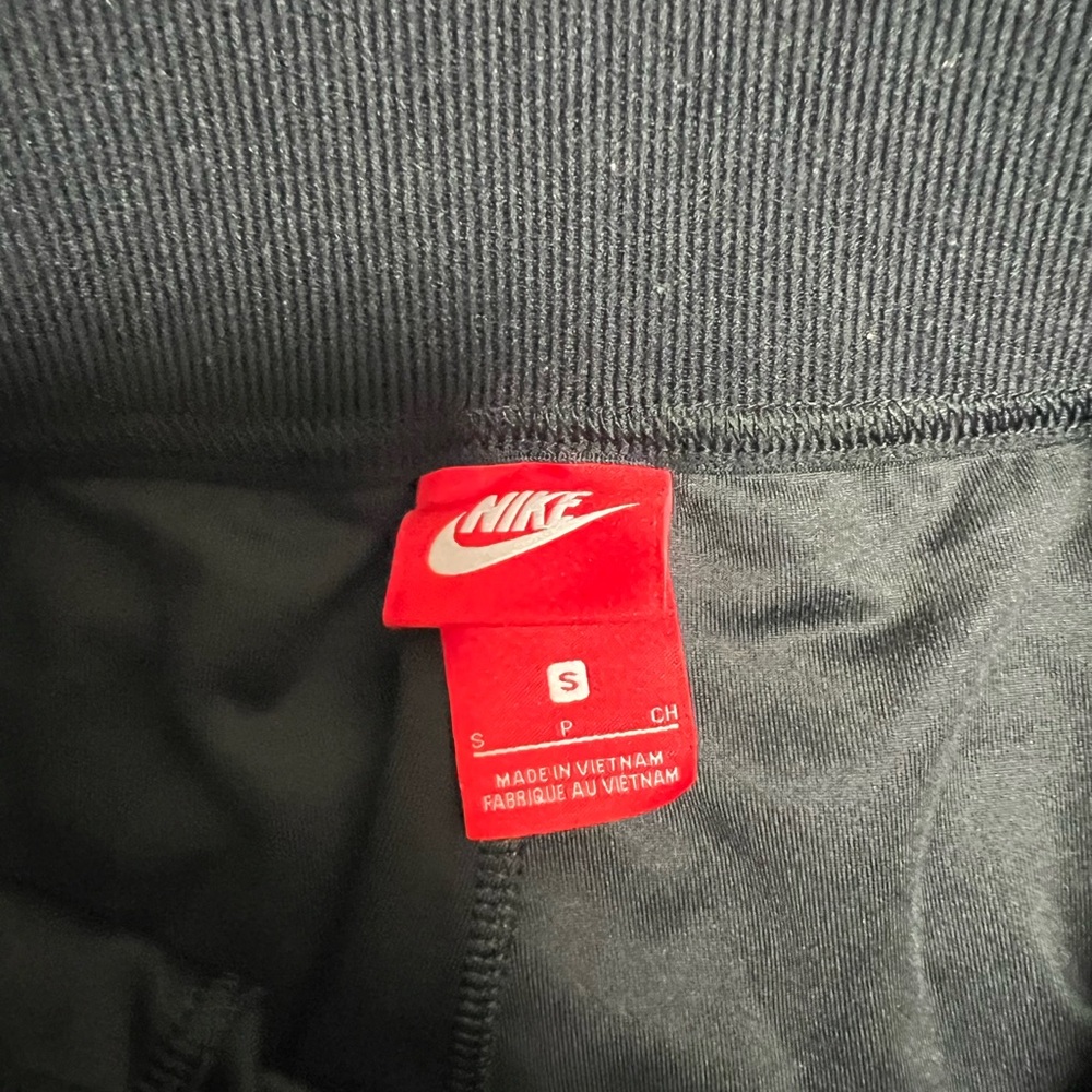Nike Essentials Training Printed Leggings - Picture 6 of 11